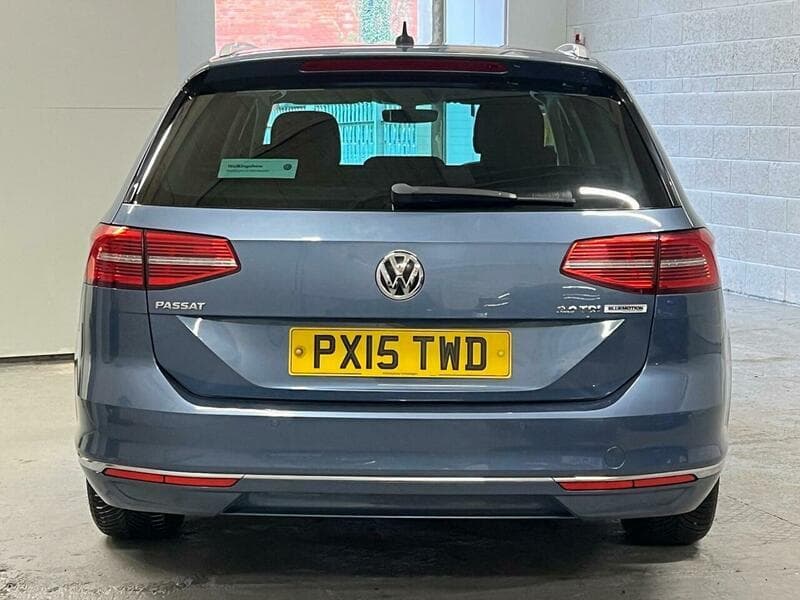 2015 Volkswagen Passat - Image 12