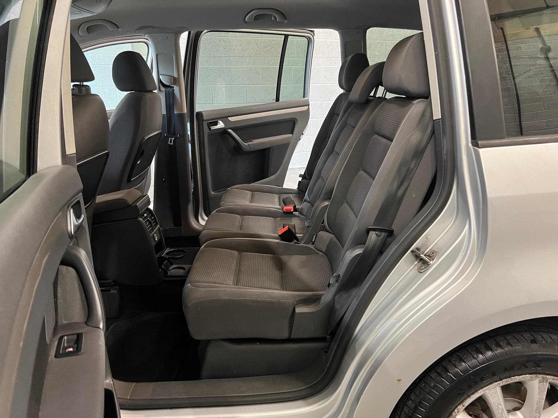 2010 Volkswagen Touran - Image 32