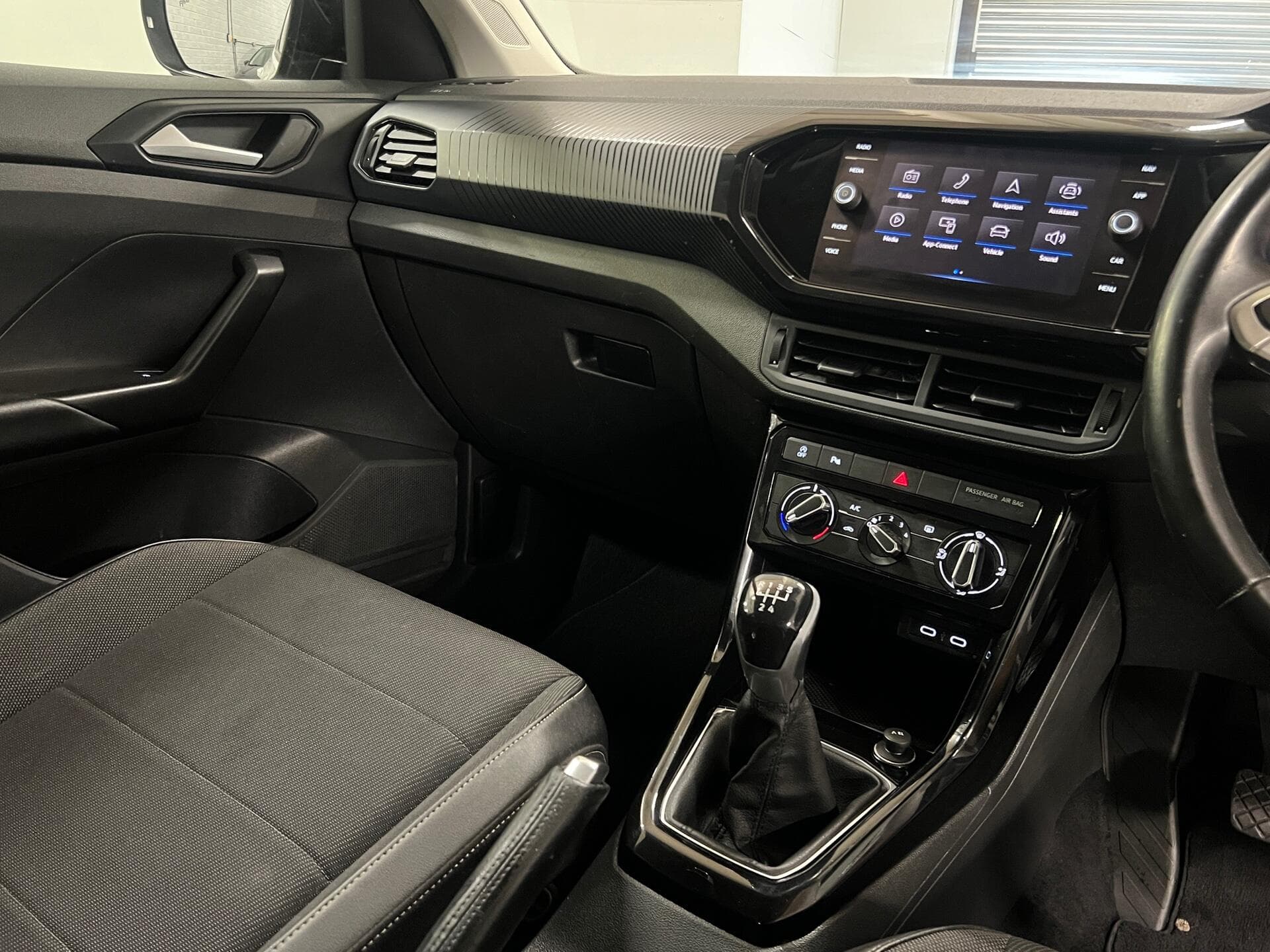 2022 Volkswagen T-Cross - Image 40