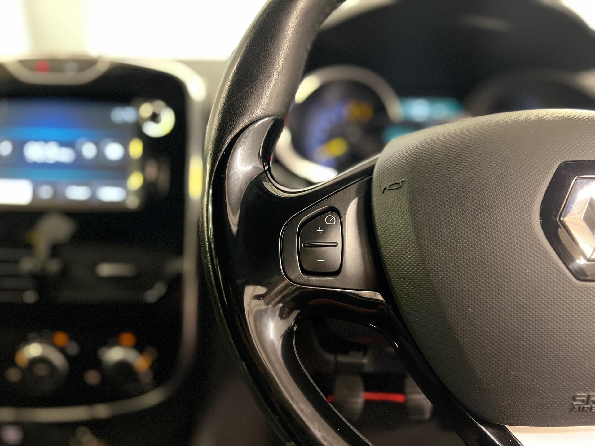 2015 Renault Clio - Image 28