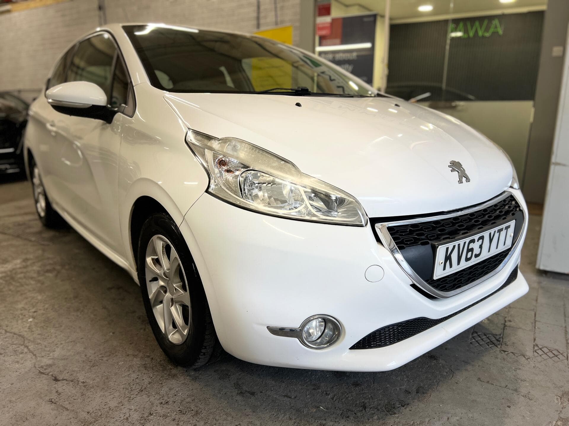 2013 Peugeot 208 - Image 12