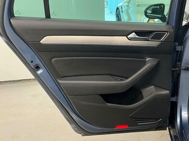2015 Volkswagen Passat - Image 48