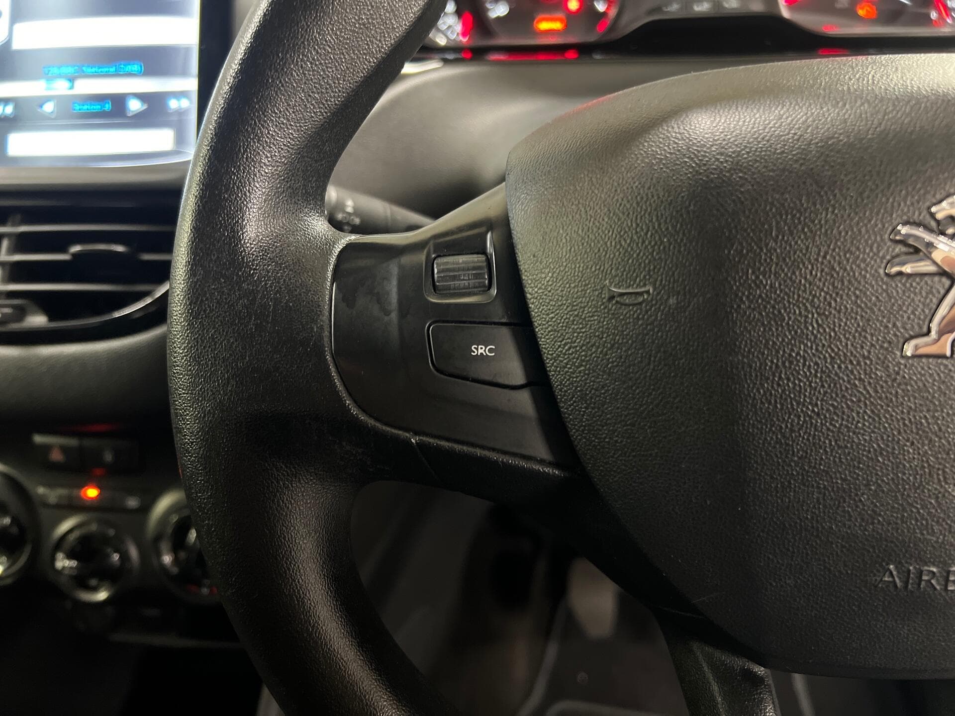 2013 Peugeot 208 - Image 28