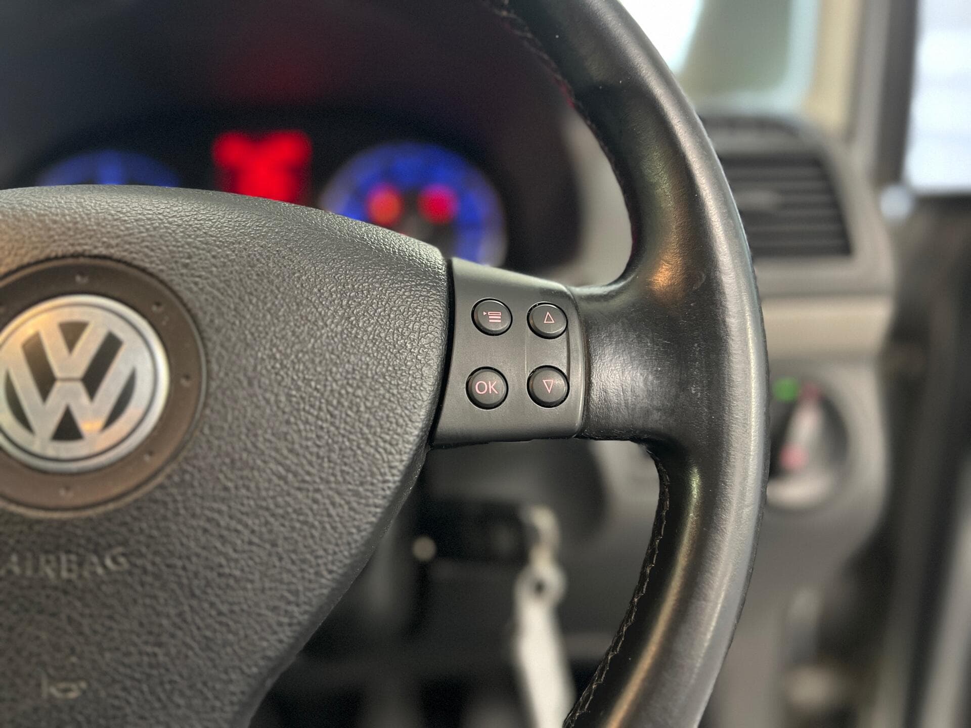 2010 Volkswagen Touran - Image 21