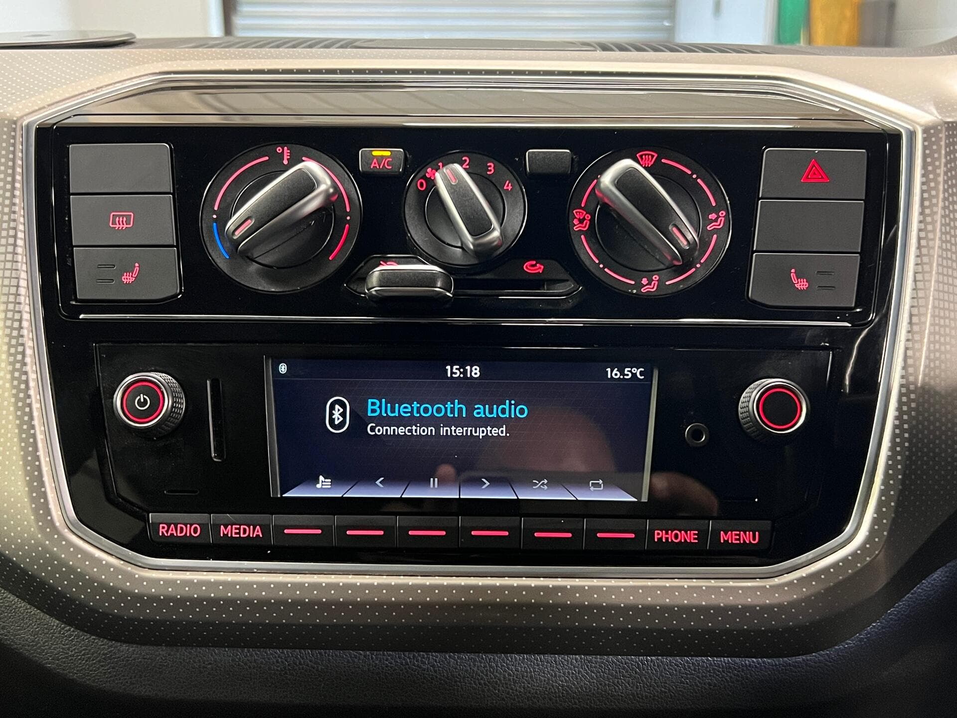 2017 Volkswagen up! - Image 33