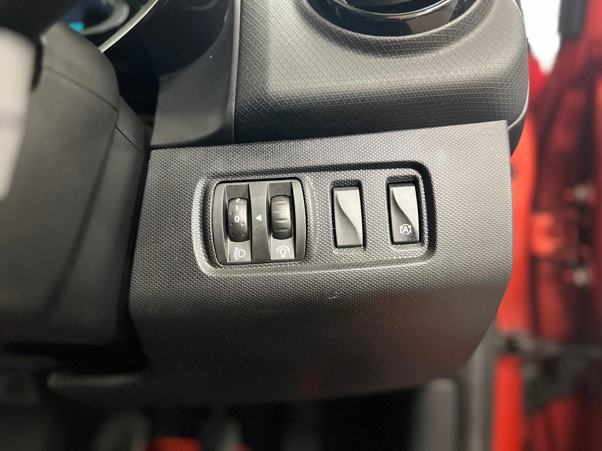2015 Renault Clio - Image 32