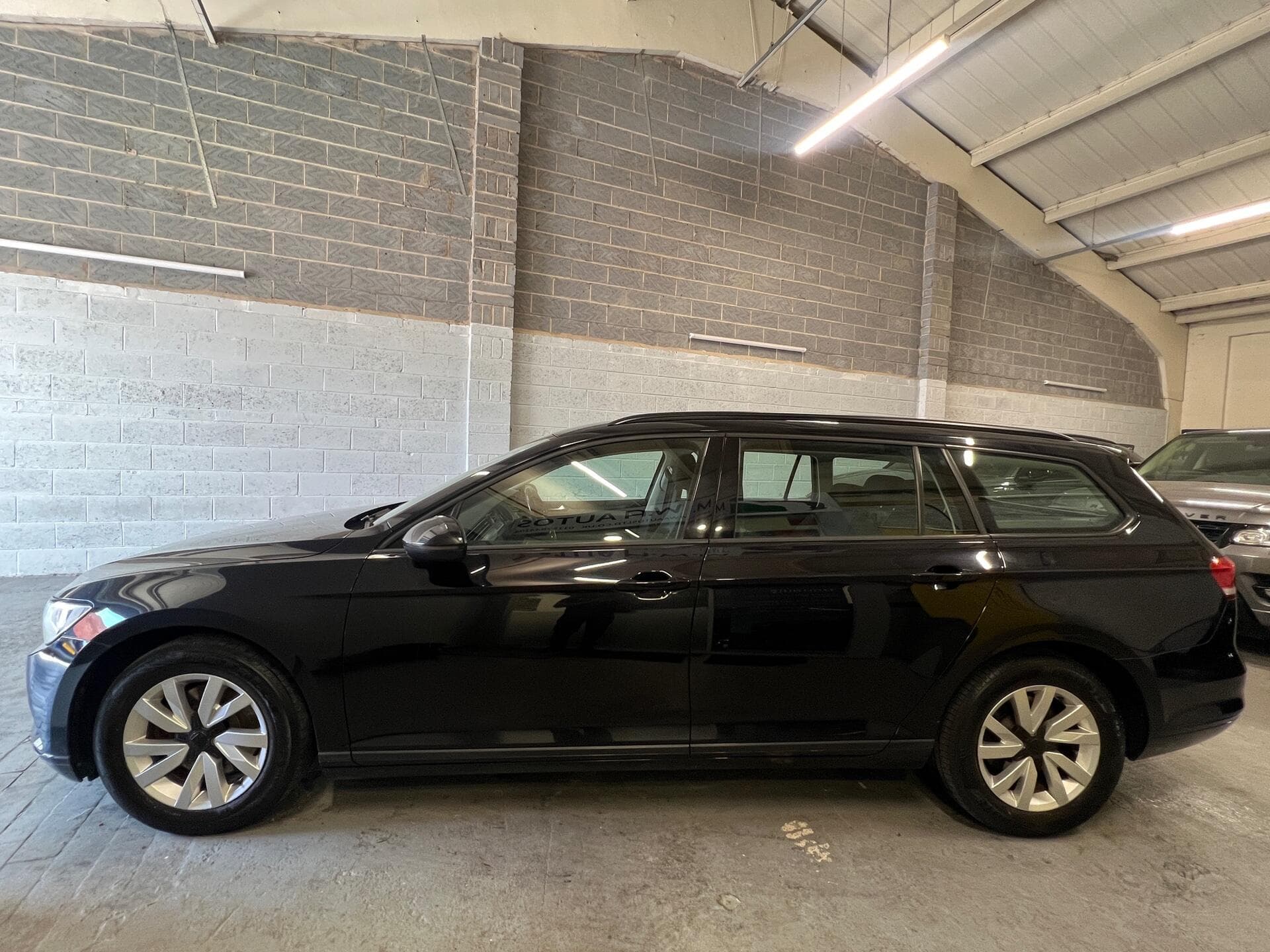2015 Volkswagen Passat - Image 15