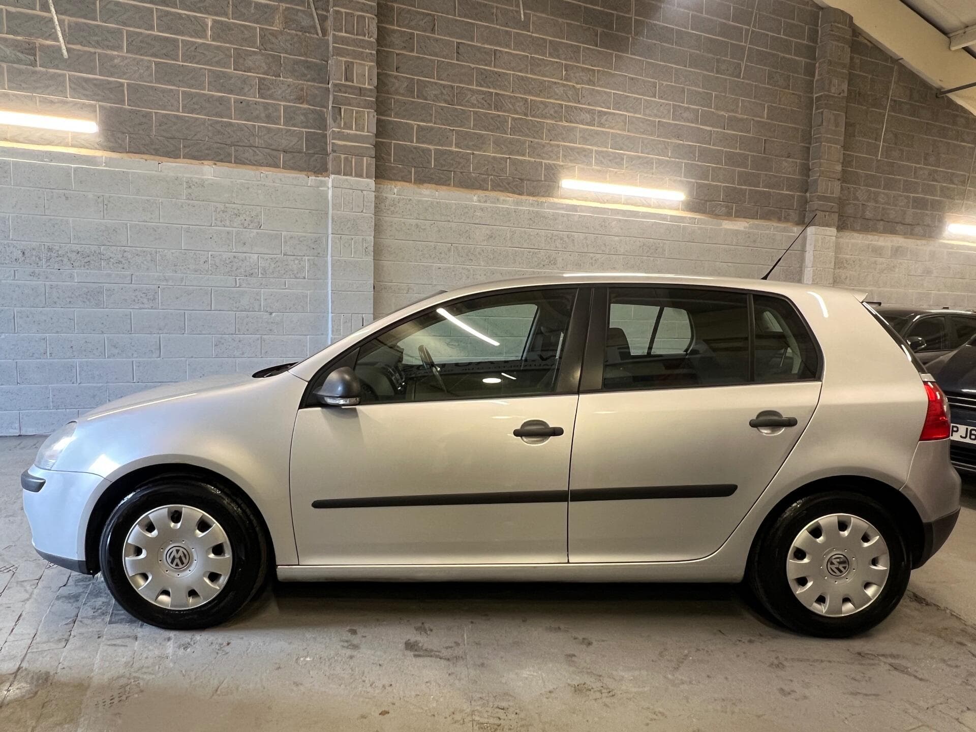 2008 Volkswagen Golf - Image 11