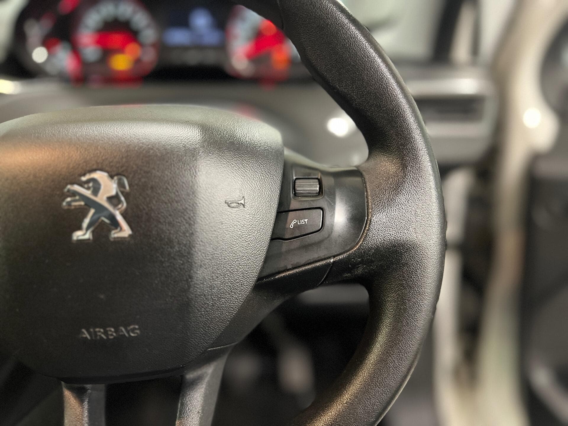 2013 Peugeot 208 - Image 29