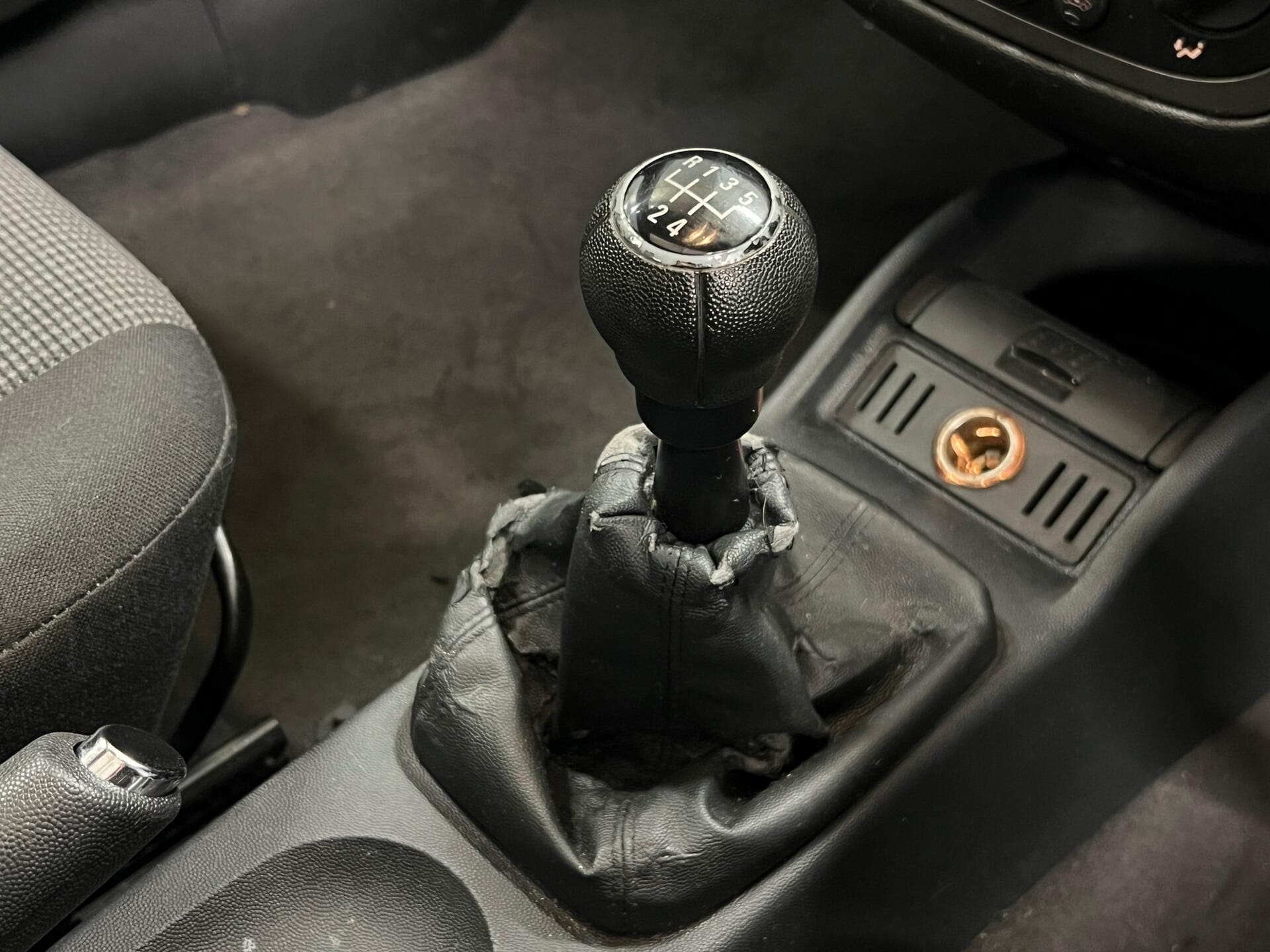 2005 Vauxhall Corsa - Image 30