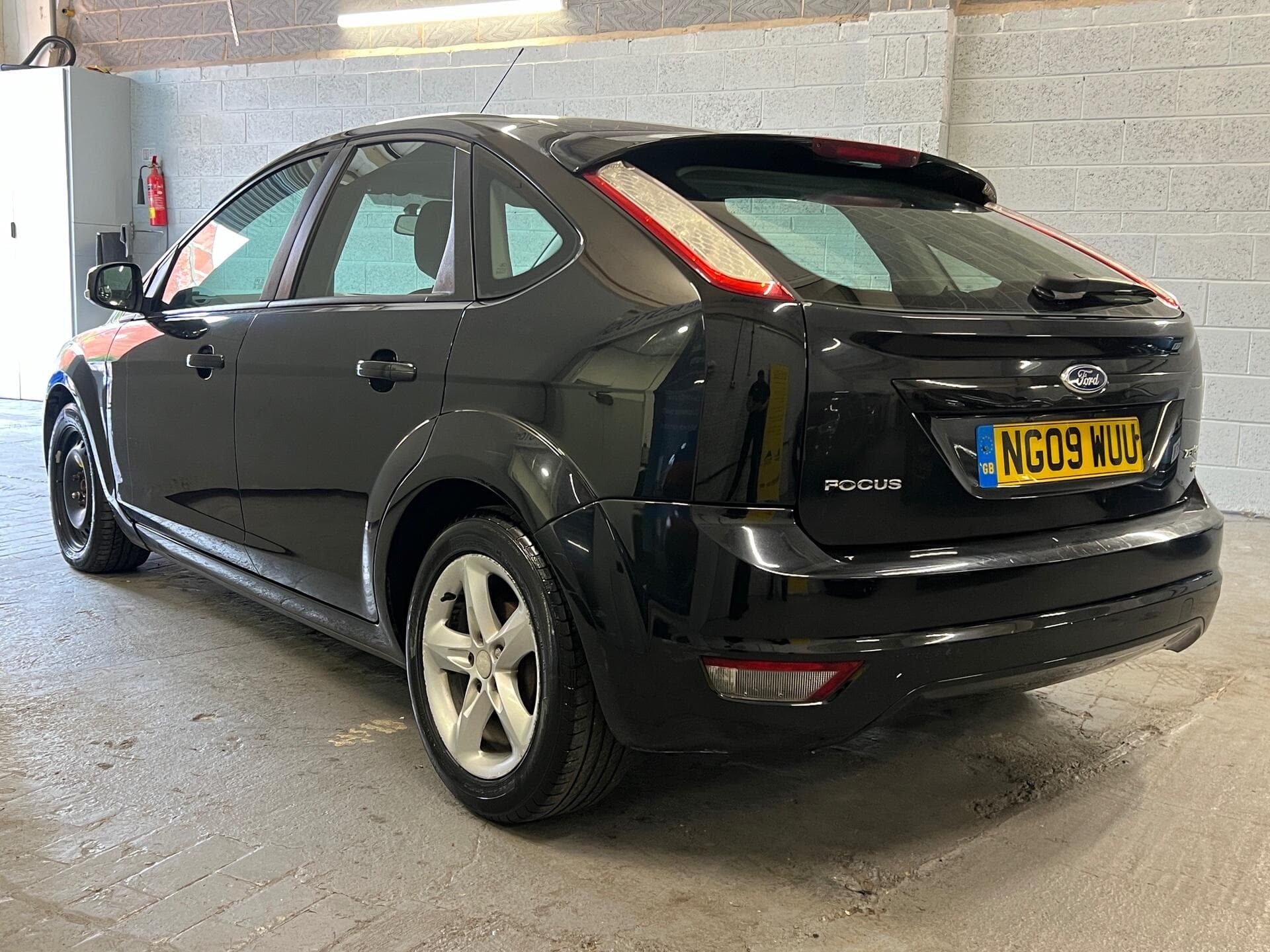 2009 Ford Focus - Image 11