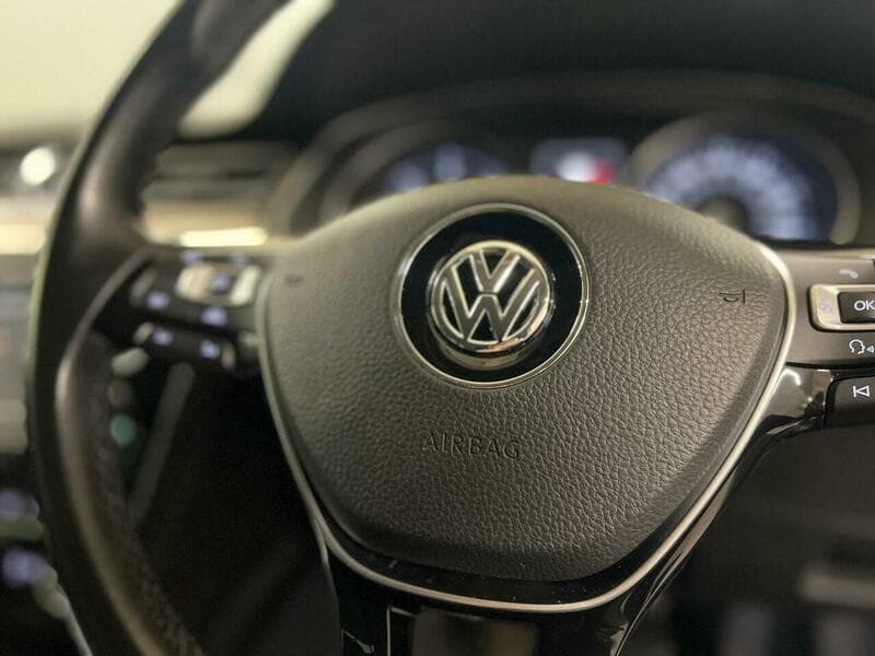 2015 Volkswagen Passat - Image 30