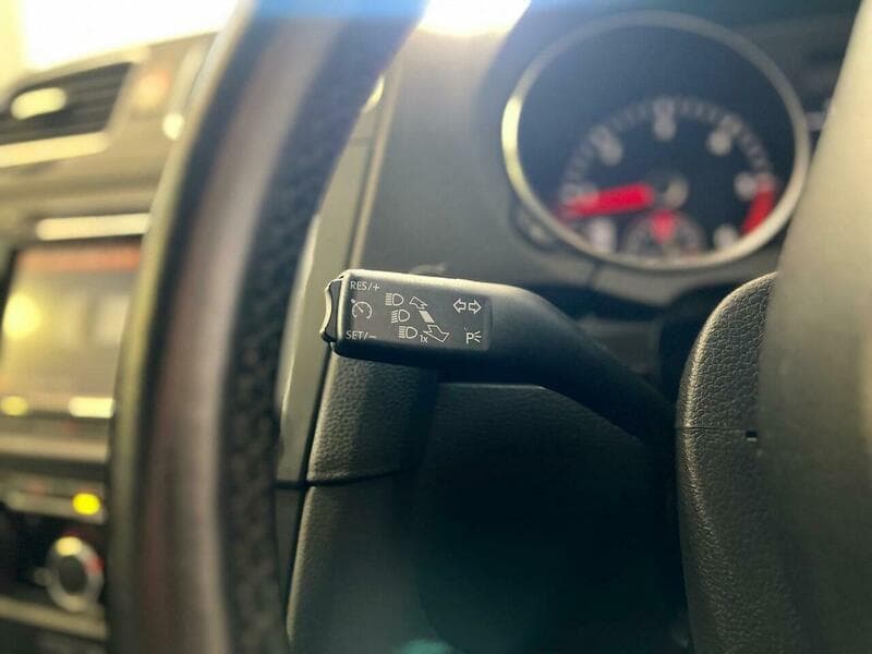 2011 Volkswagen Golf - Image 23