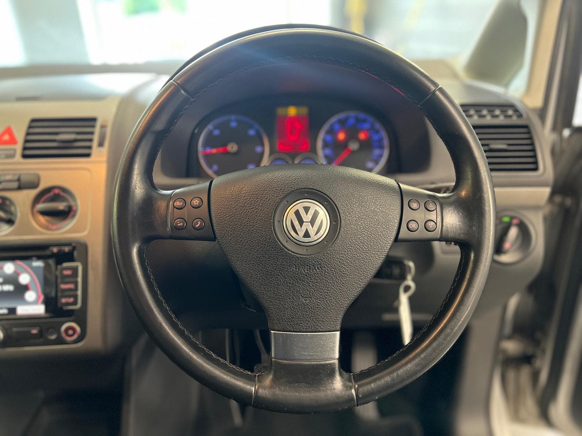 2010 Volkswagen Touran - Image 19