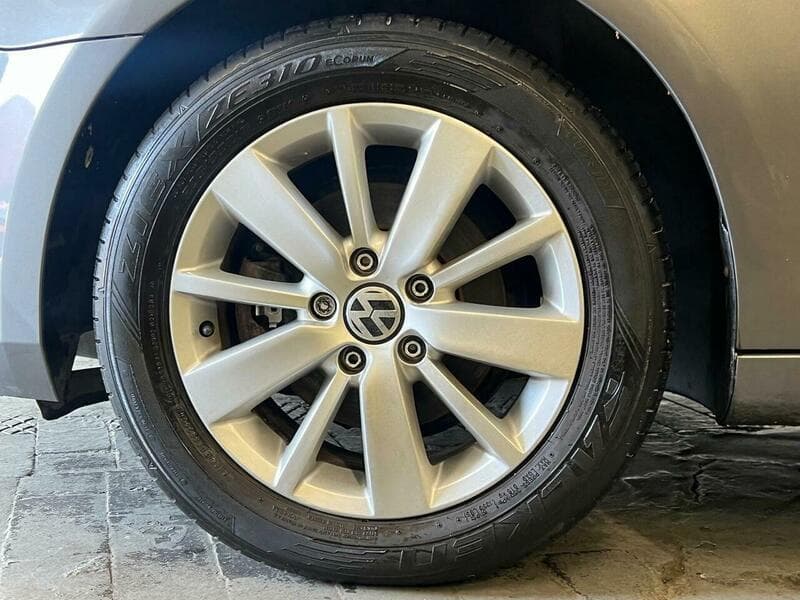 2011 Volkswagen Golf - Image 11