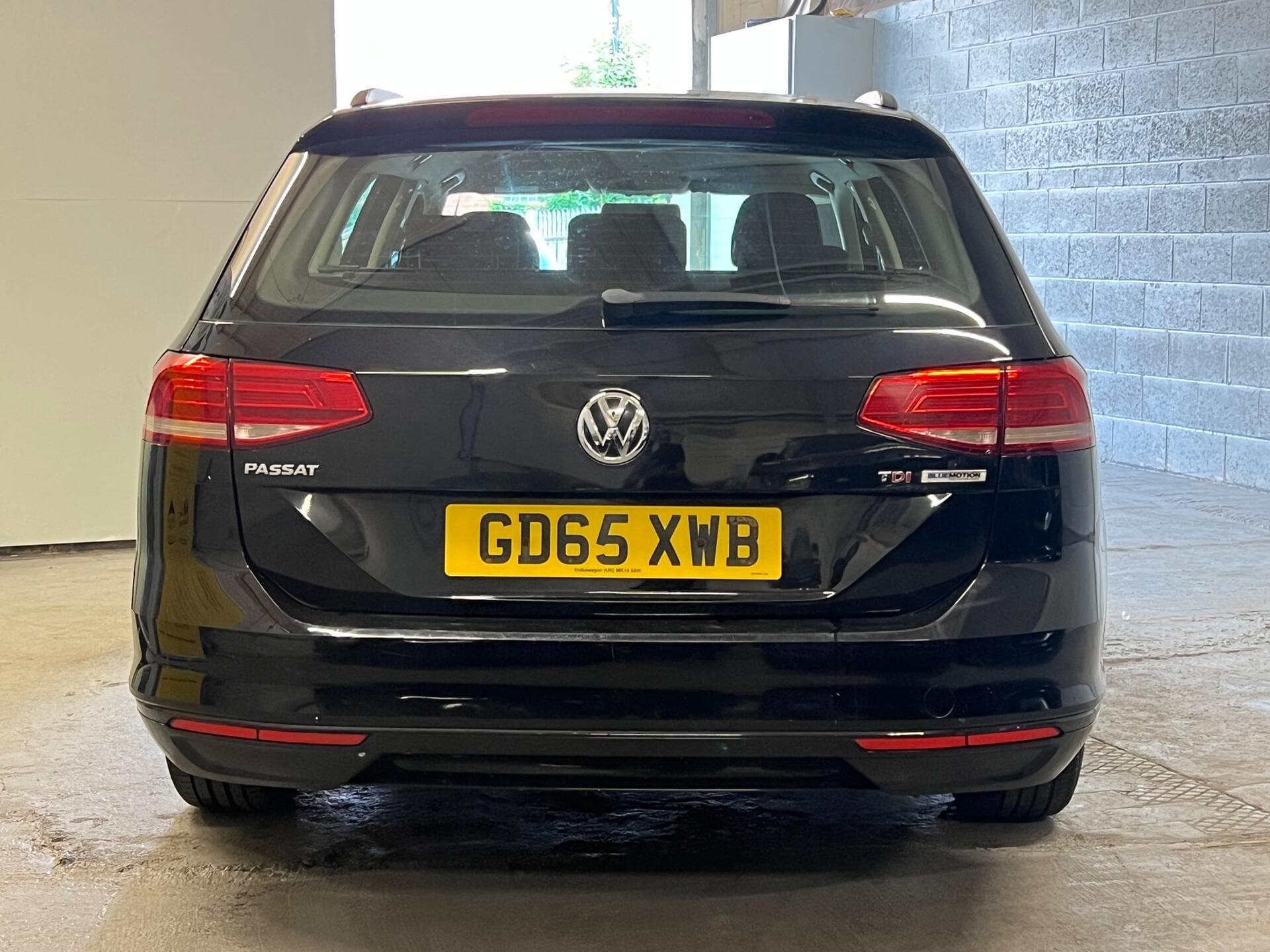 2015 Volkswagen Passat - Image 11
