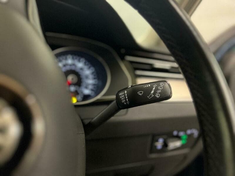 2015 Volkswagen Passat - Image 31