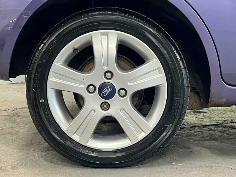 2009 Ford Fiesta - Image 16