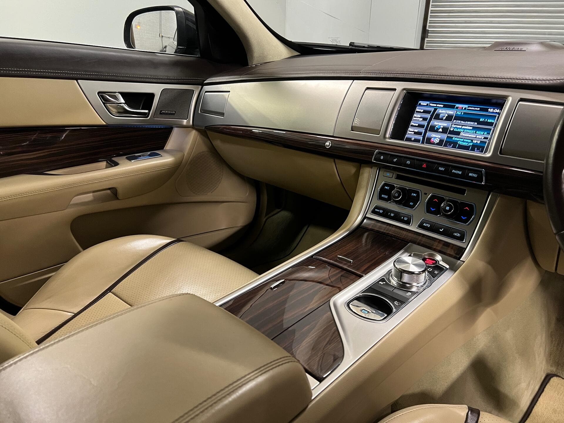 2014 Jaguar XF - Image 45