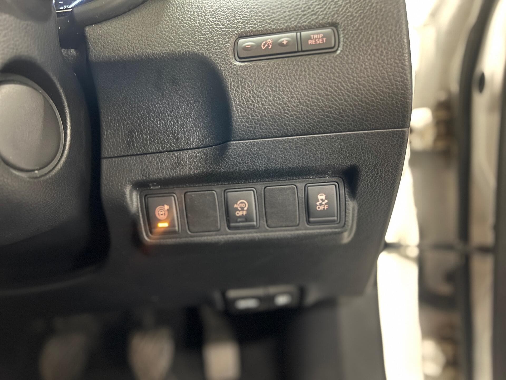 2015 Nissan Pulsar - Image 29