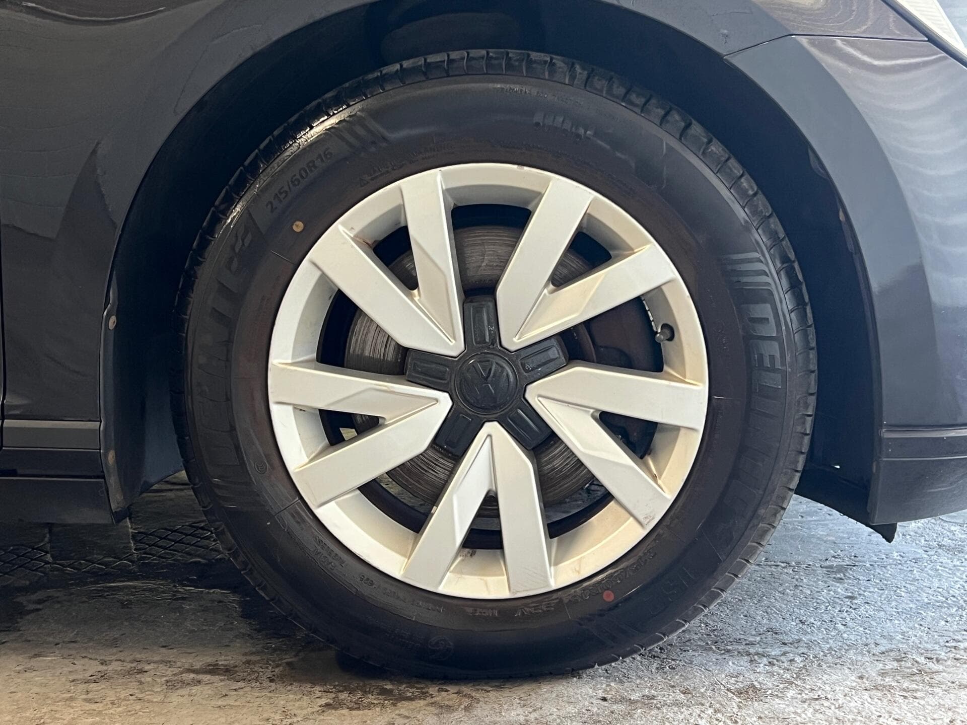 2015 Volkswagen Passat - Image 17