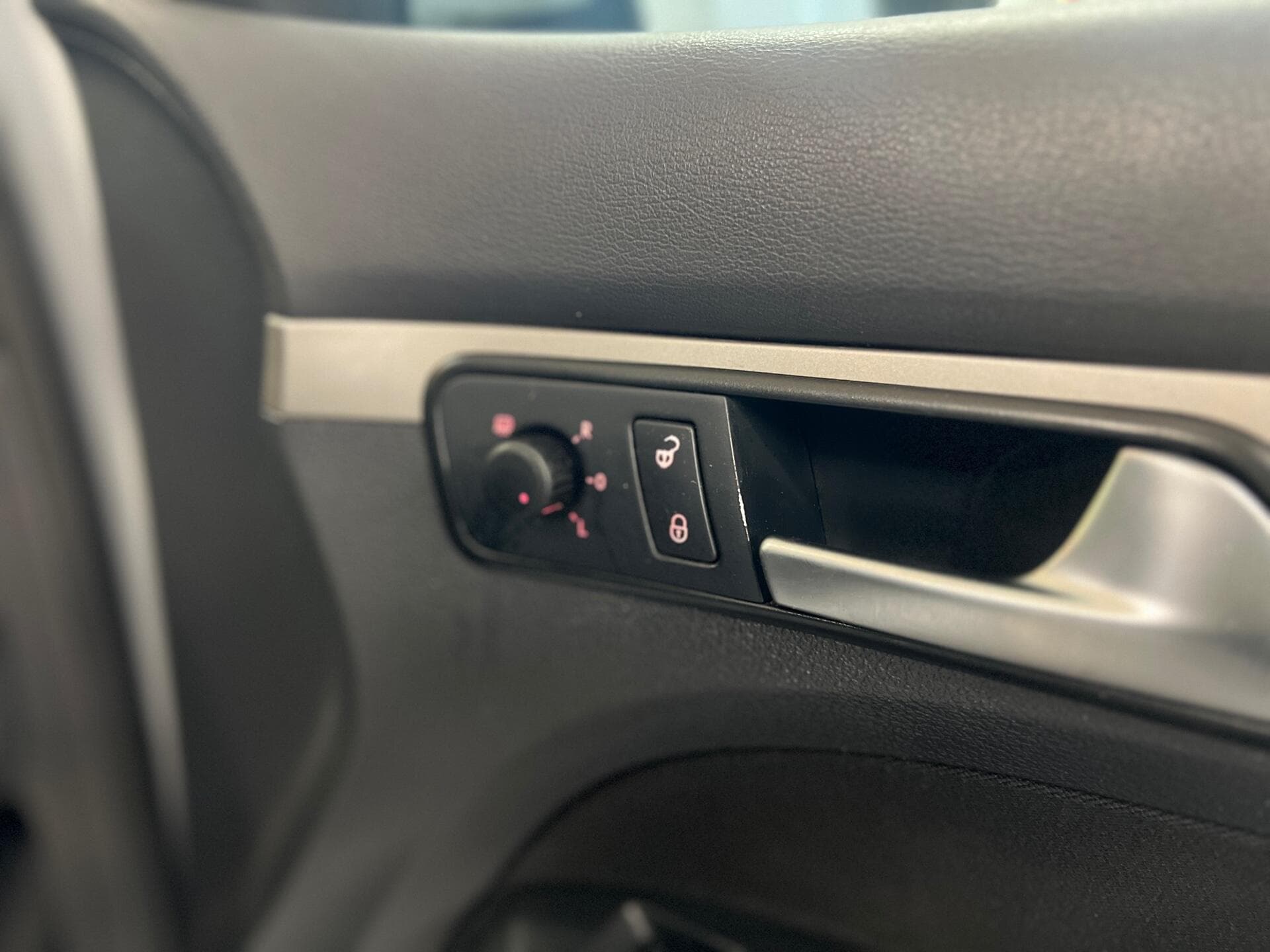 2010 Volkswagen Touran - Image 17