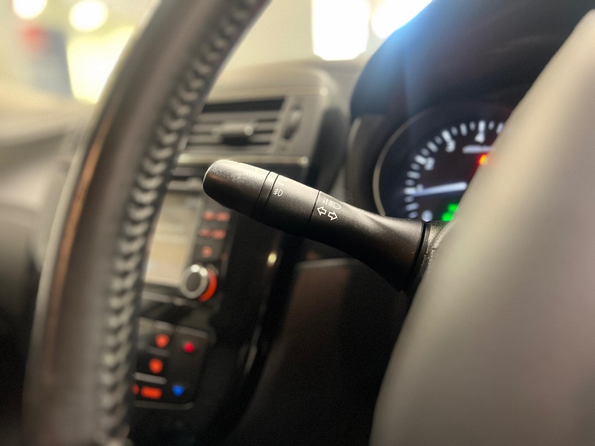 2015 Nissan Pulsar - Image 27