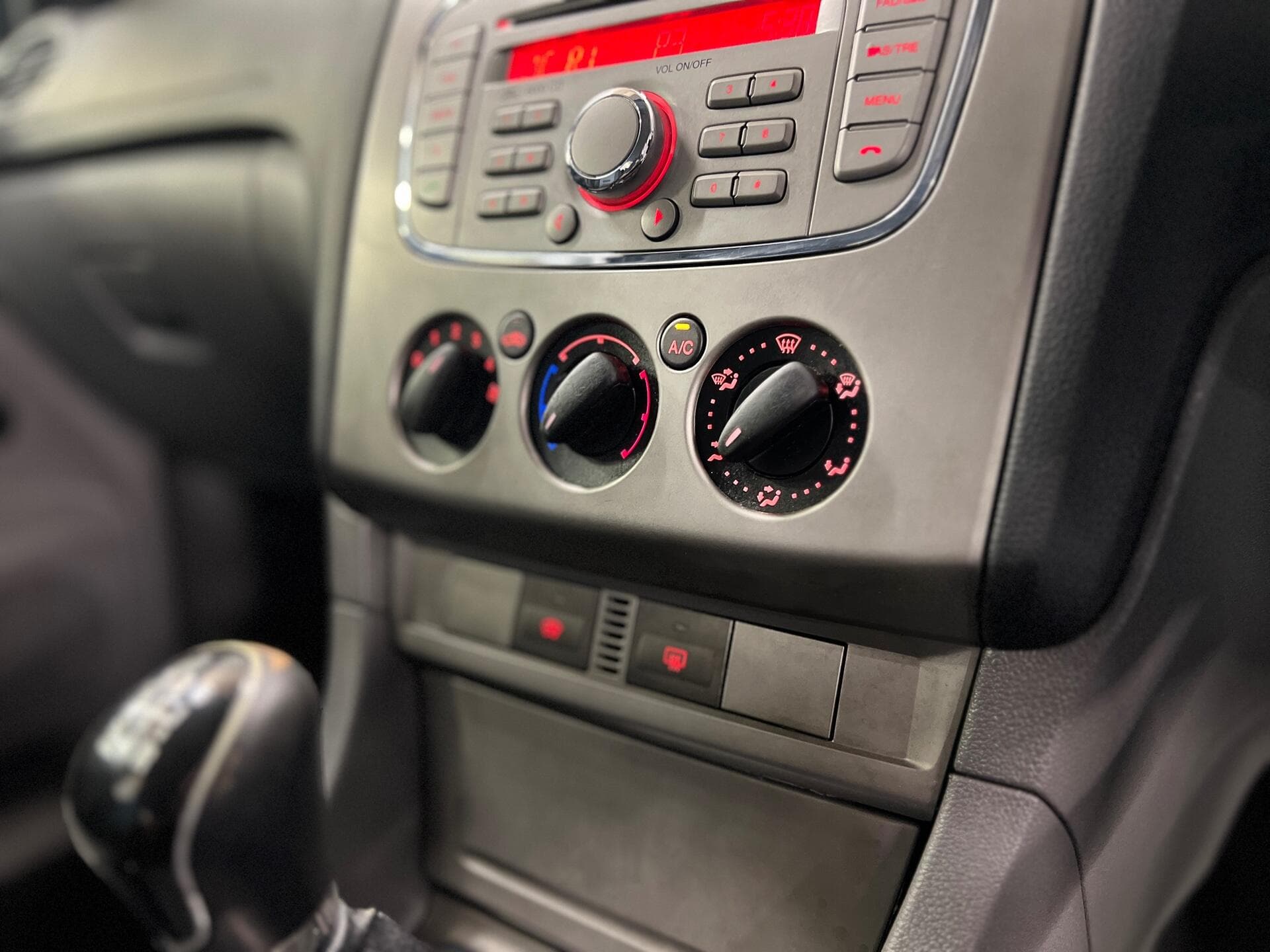 2009 Ford Focus - Image 26