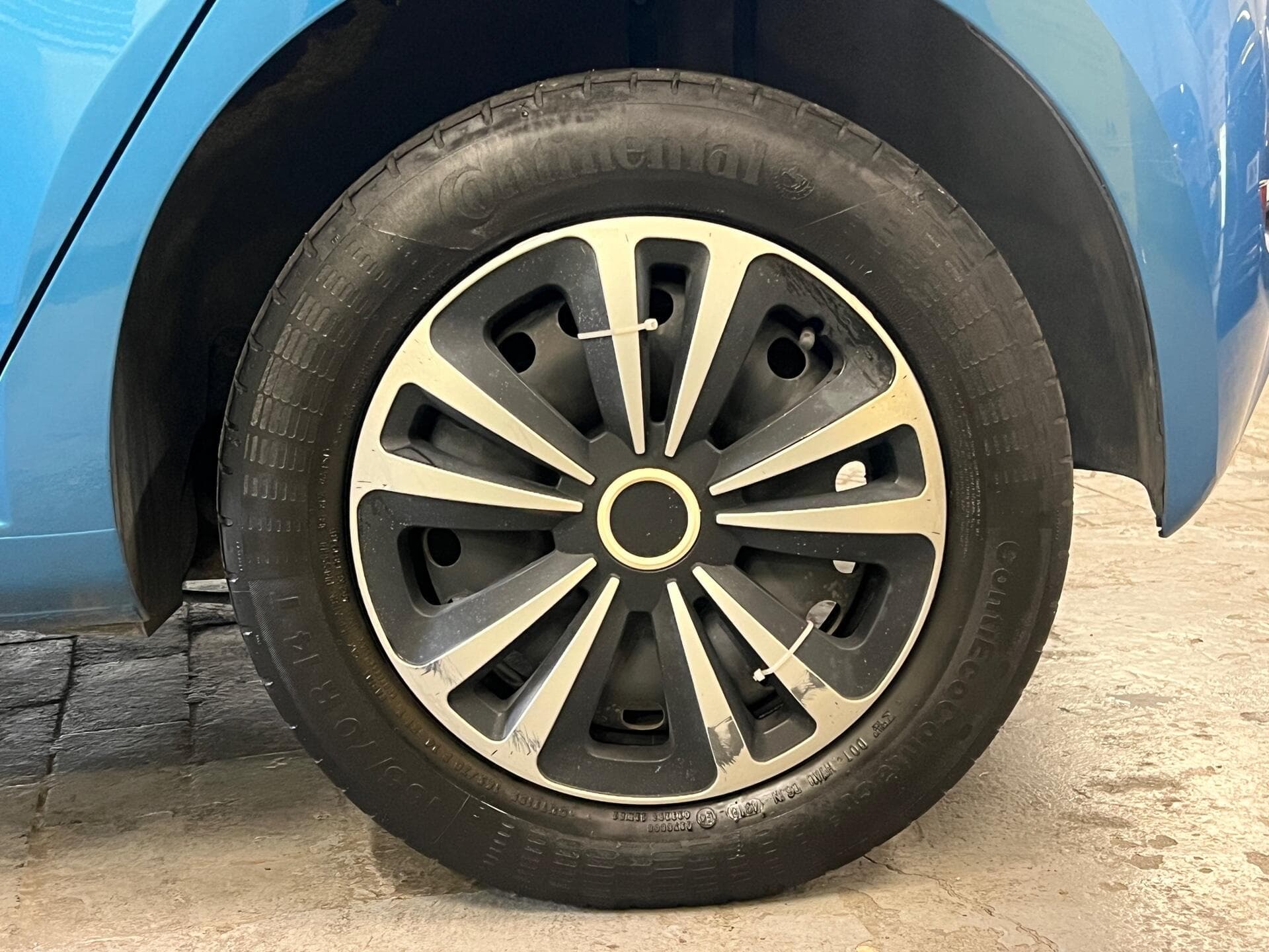 2017 Volkswagen up! - Image 10