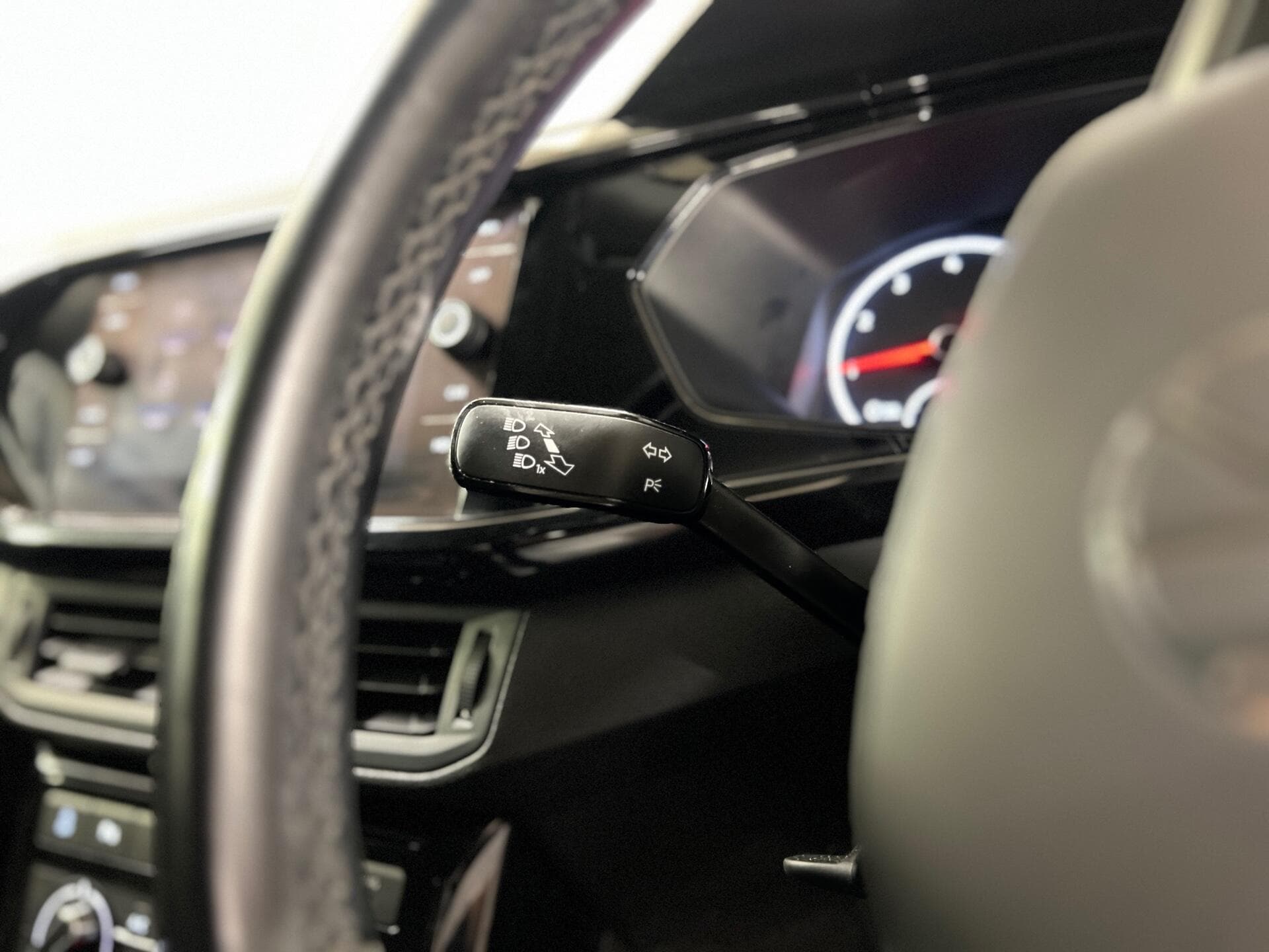 2022 Volkswagen T-Cross - Image 38
