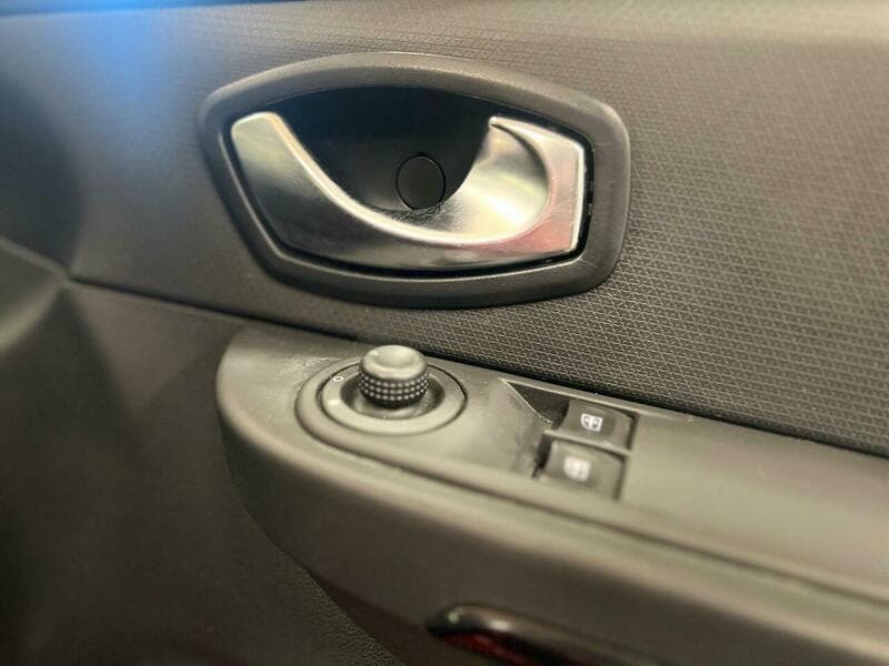 2016 Renault Clio - Image 28