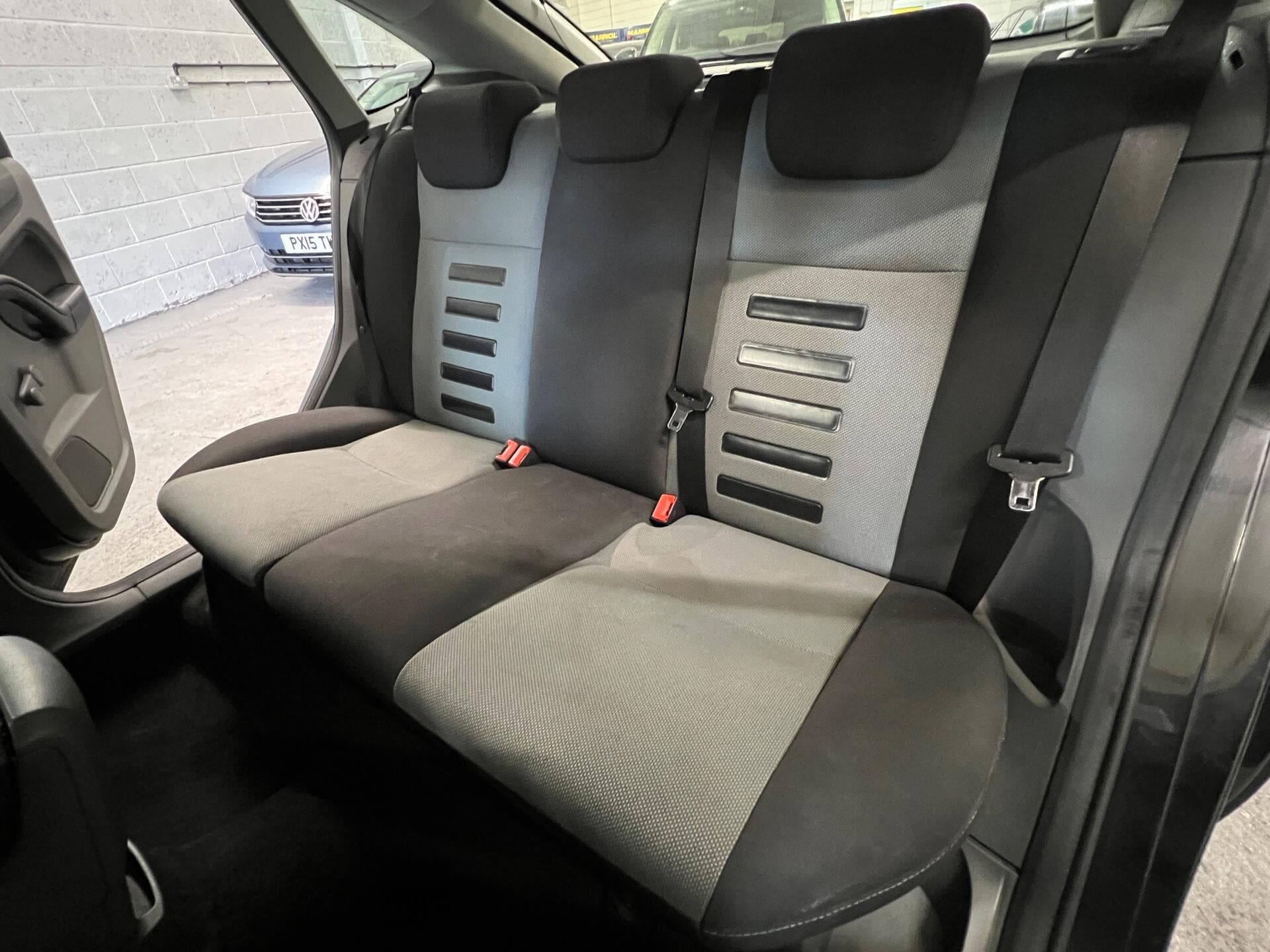 2009 Ford Focus - Image 31