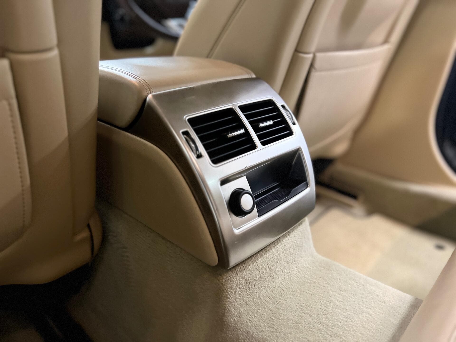 2014 Jaguar XF - Image 59