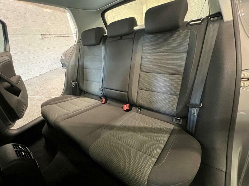 2011 Volkswagen Golf - Image 36