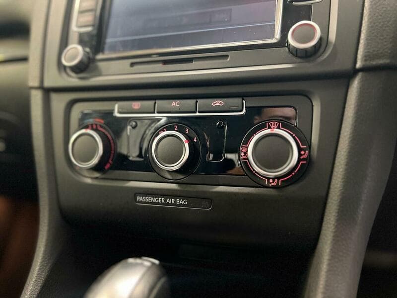 2011 Volkswagen Golf - Image 30