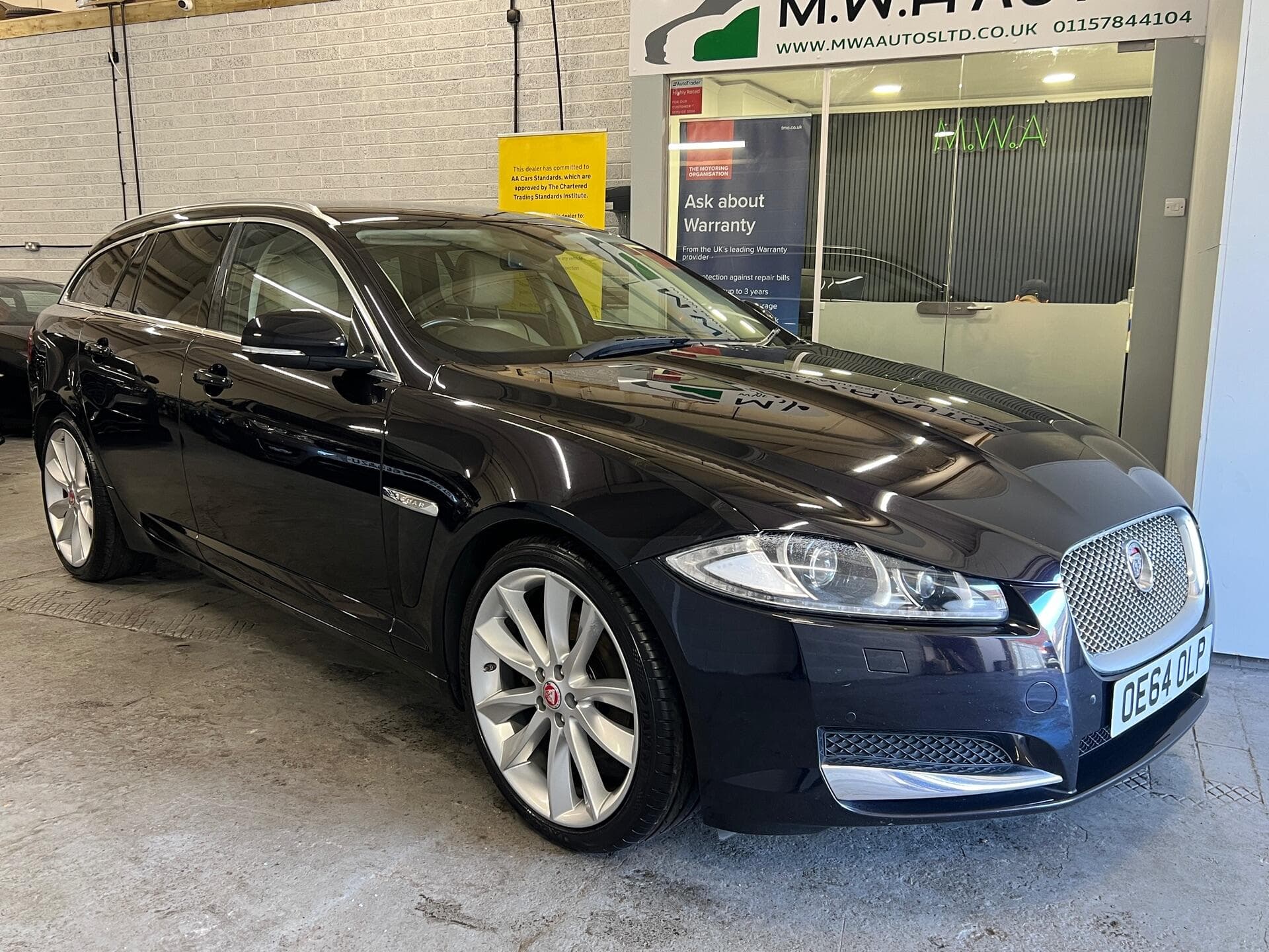 2014 Jaguar XF - Image 7
