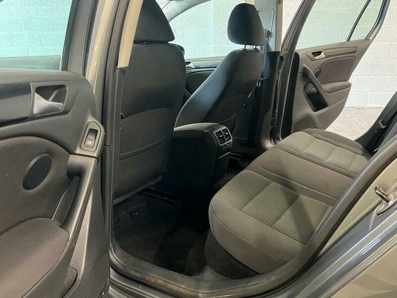2011 Volkswagen Golf - Image 35