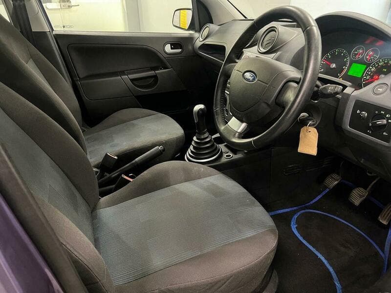 2009 Ford Fiesta - Image 17