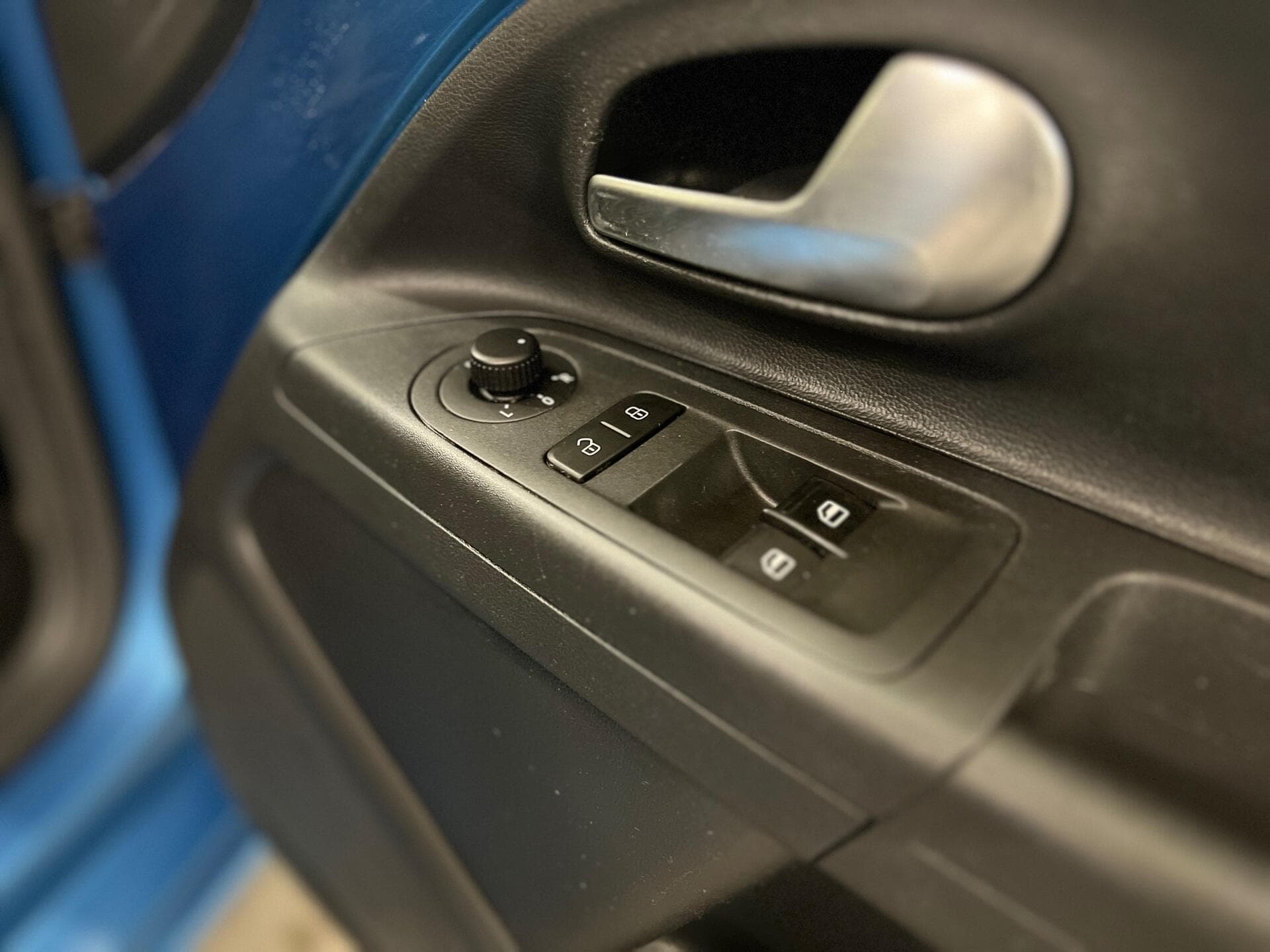 2017 Volkswagen up! - Image 20