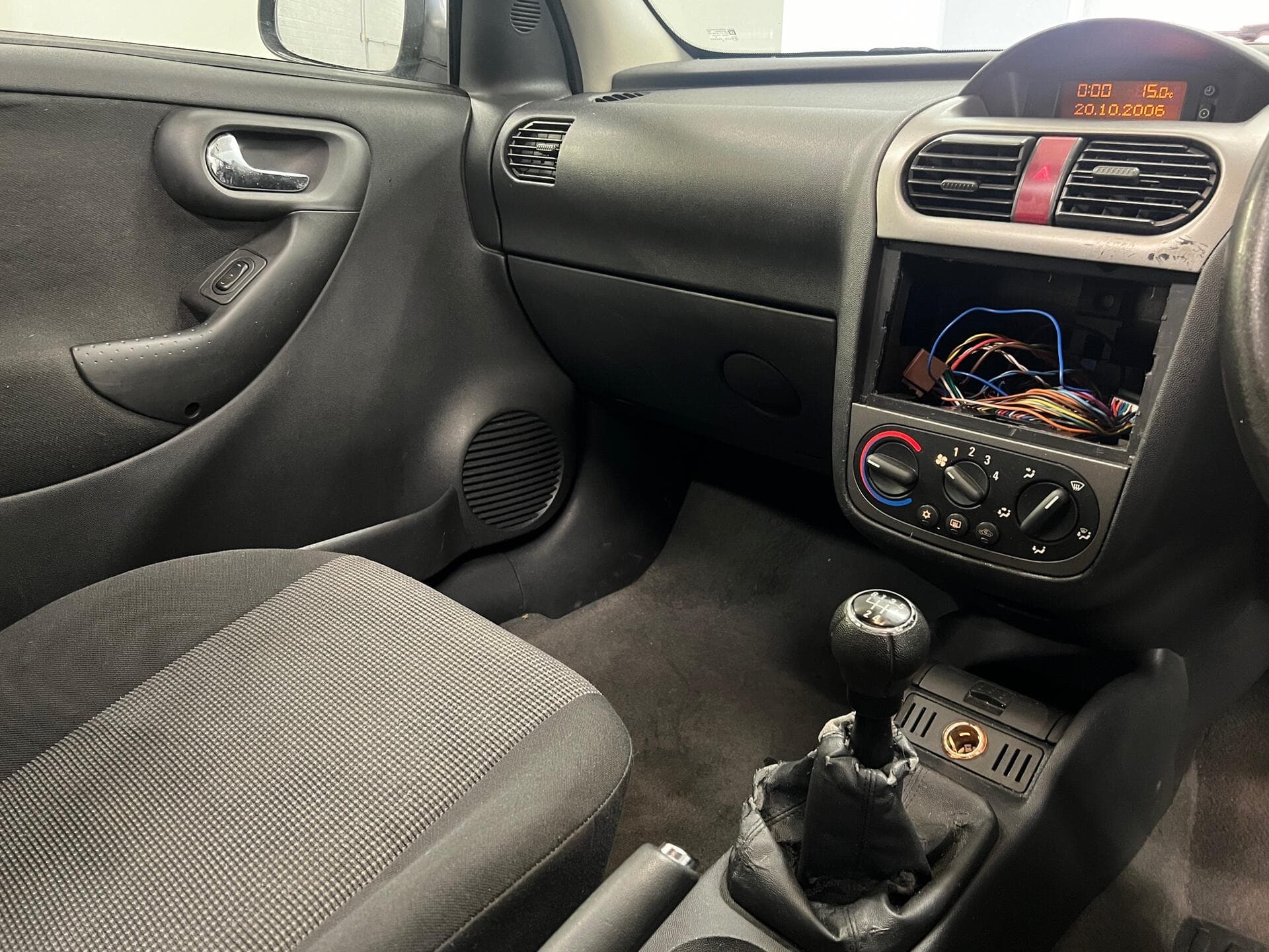 2005 Vauxhall Corsa - Image 27