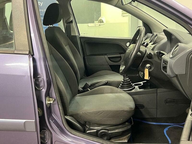 2009 Ford Fiesta - Image 18