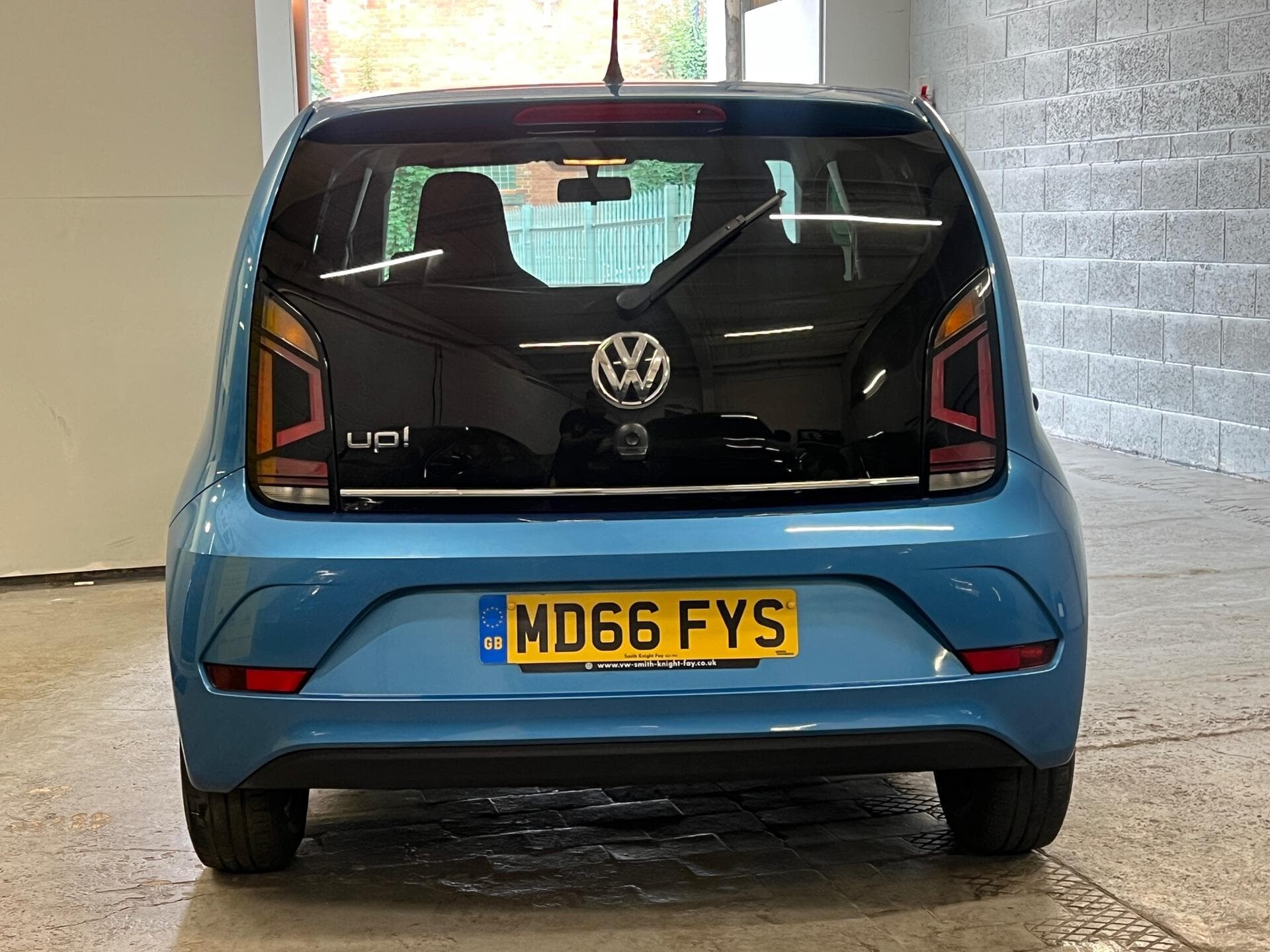2017 Volkswagen up! - Image 5
