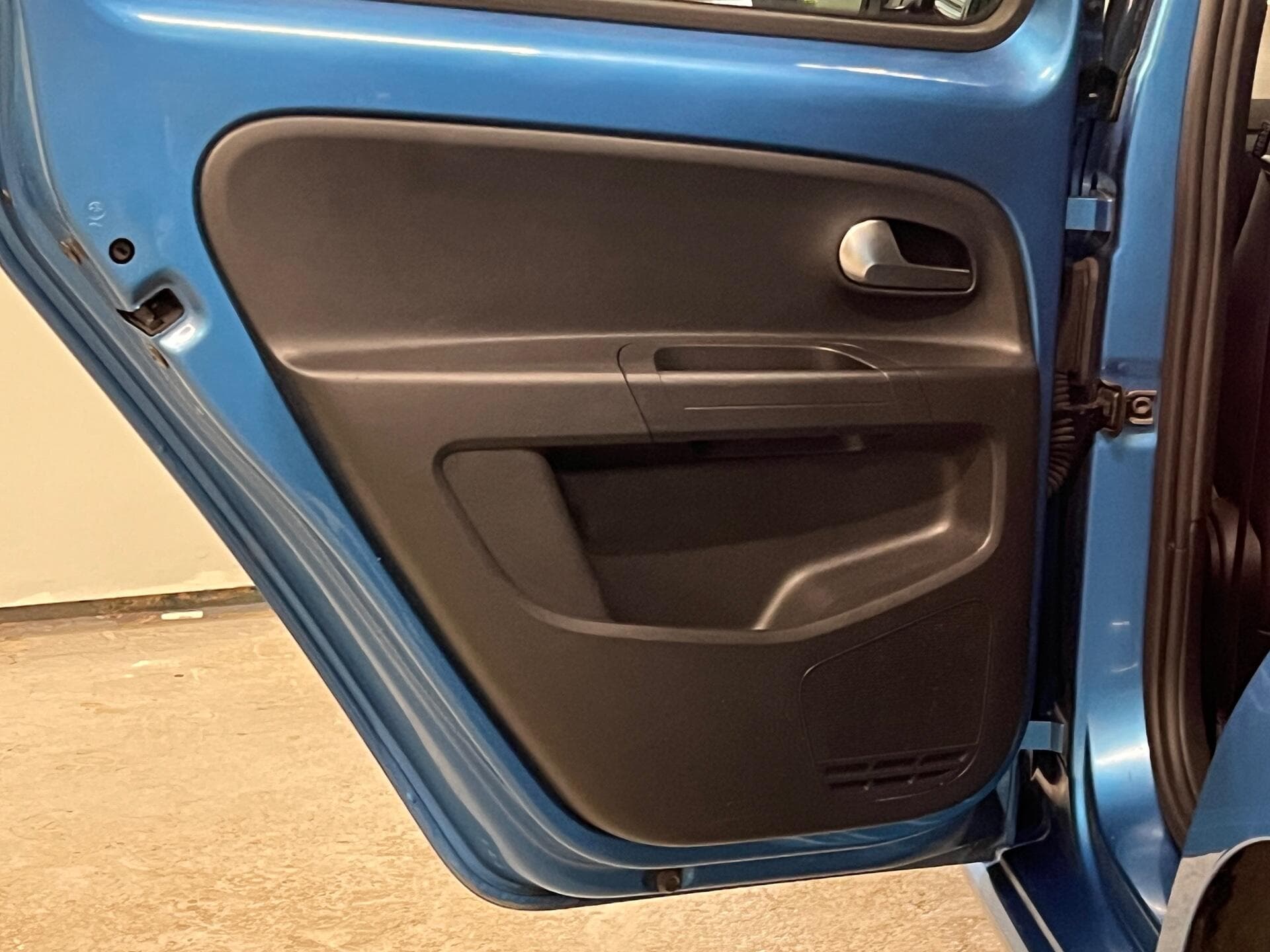 2017 Volkswagen up! - Image 41