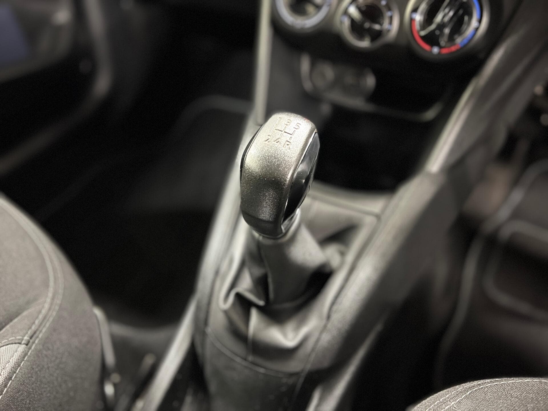 2013 Peugeot 208 - Image 36