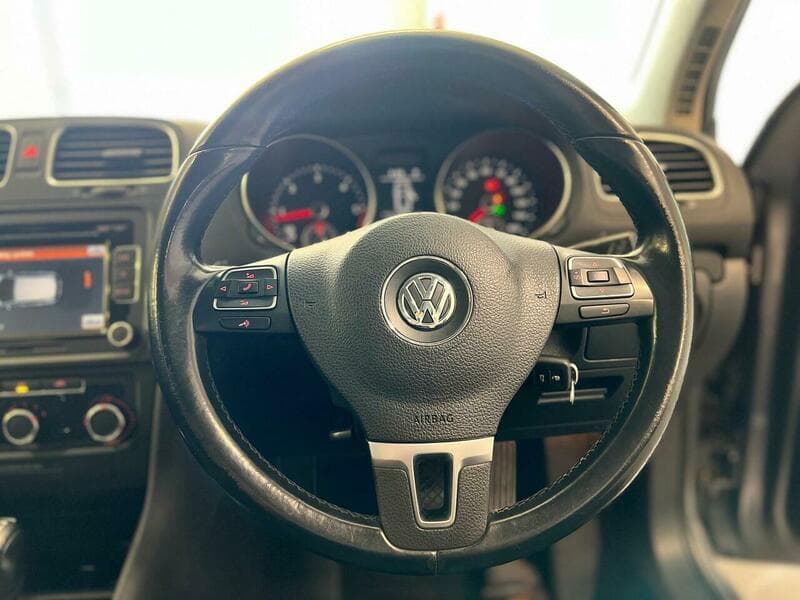 2011 Volkswagen Golf - Image 19