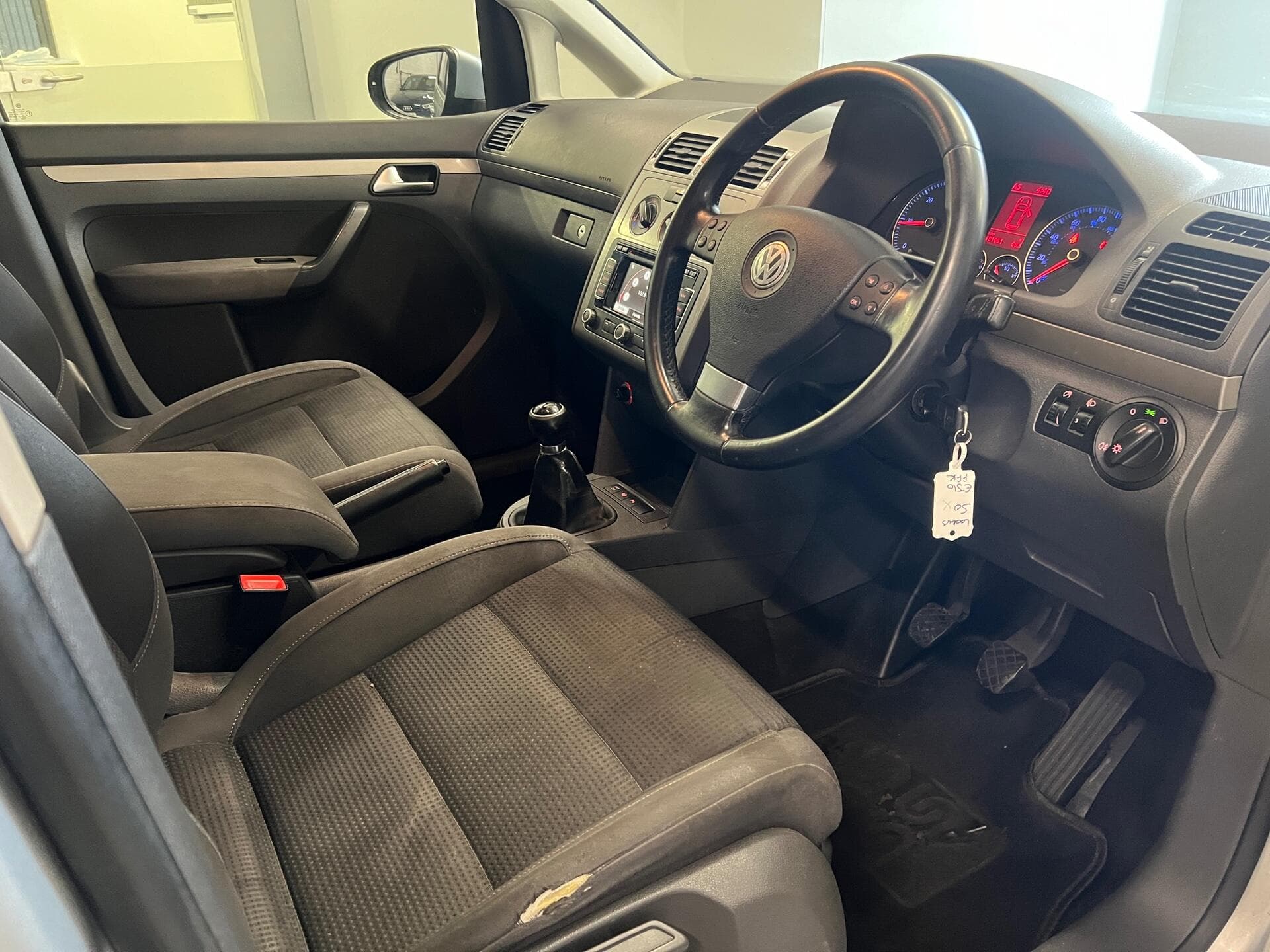 2010 Volkswagen Touran - Image 15