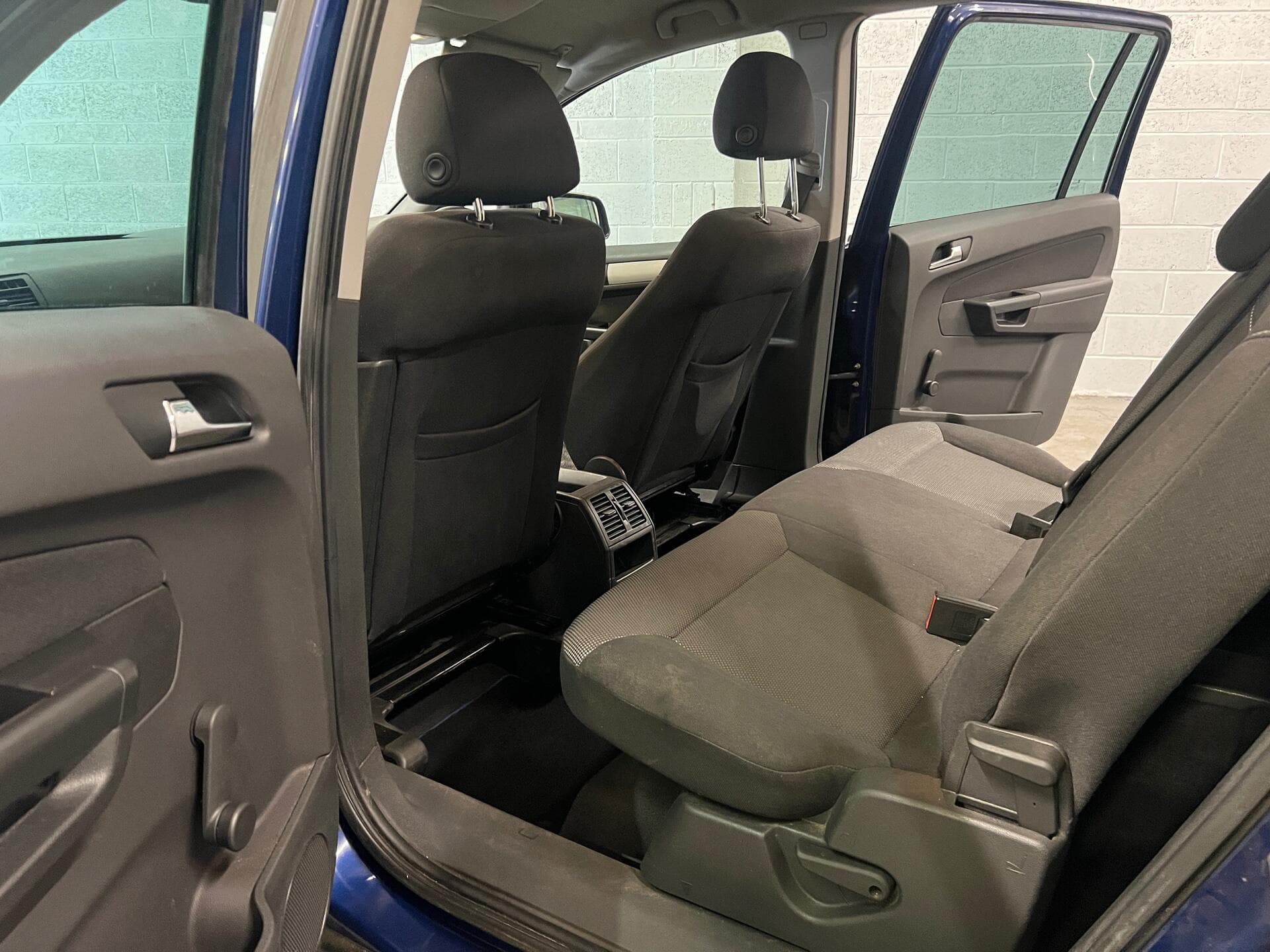 2011 Vauxhall Zafira - Image 31