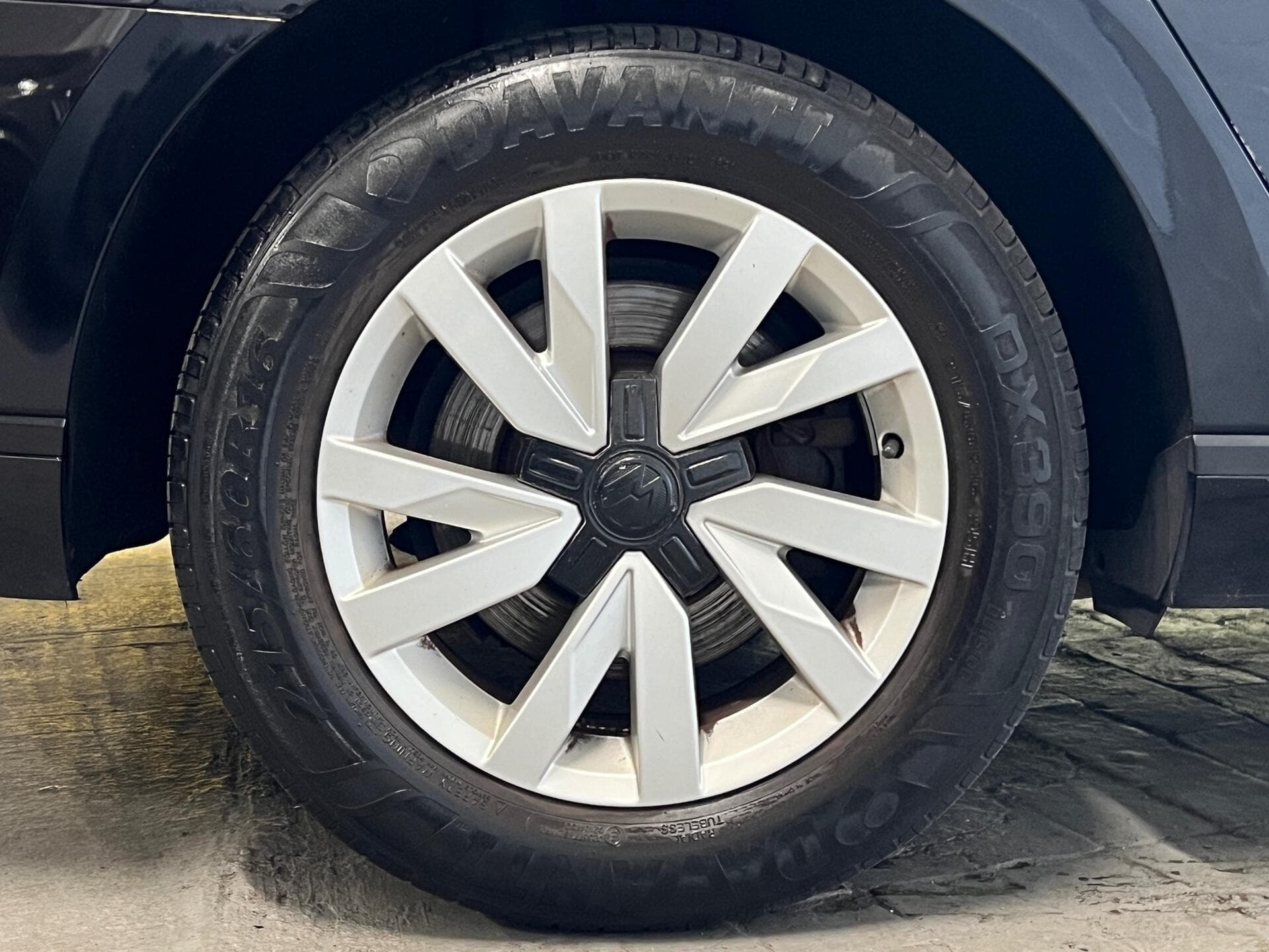 2015 Volkswagen Passat - Image 18
