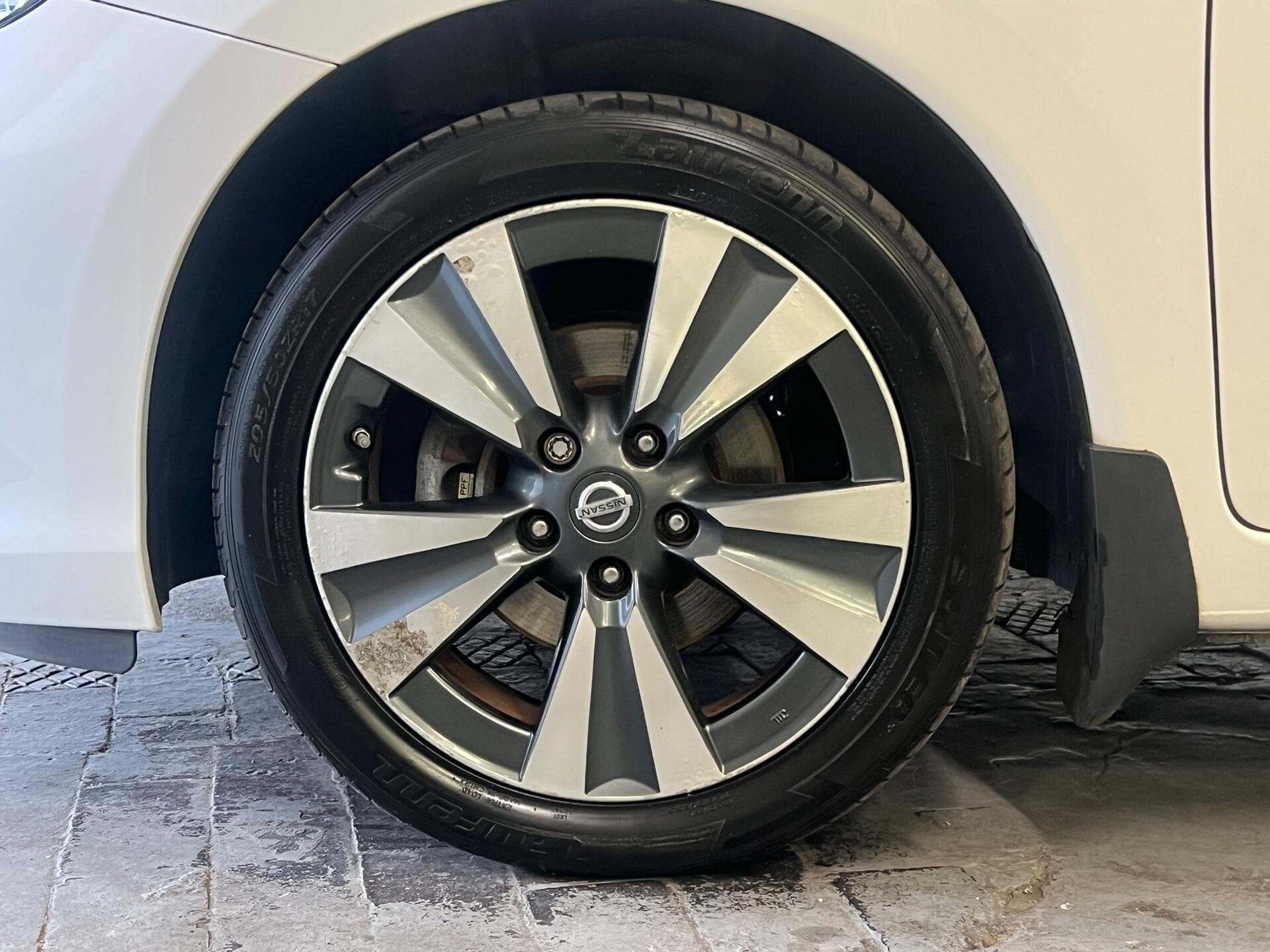 2015 Nissan Pulsar - Image 14