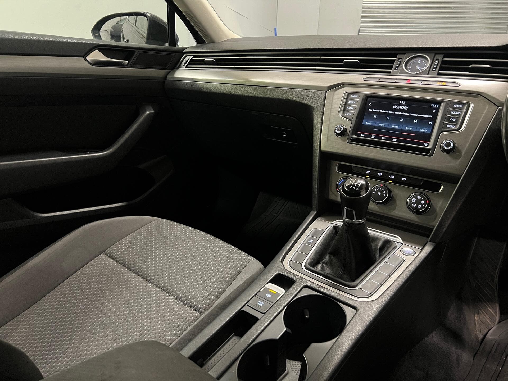 2015 Volkswagen Passat - Image 36